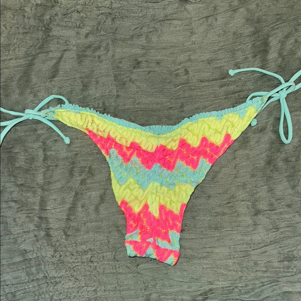 Victoria’s Secret Colorful Chevron Bikini Set, Size M - Picture 5 of 10